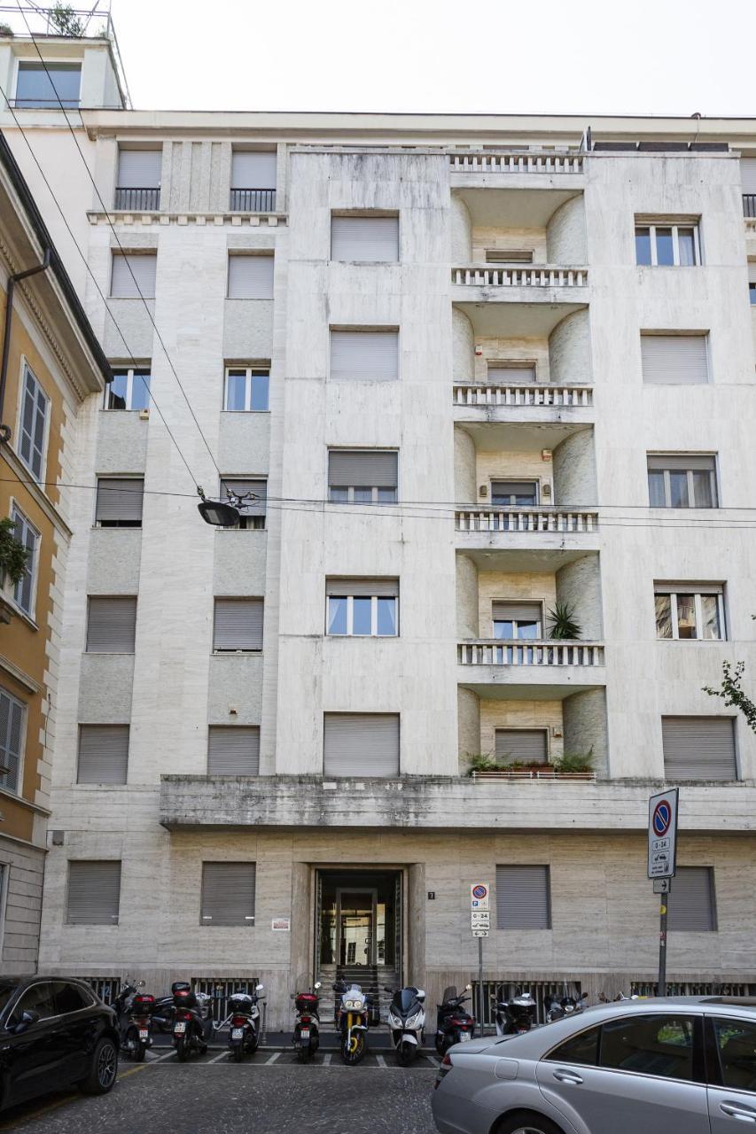 S. Maria Valle Central Roomy Flat Milán Exterior foto