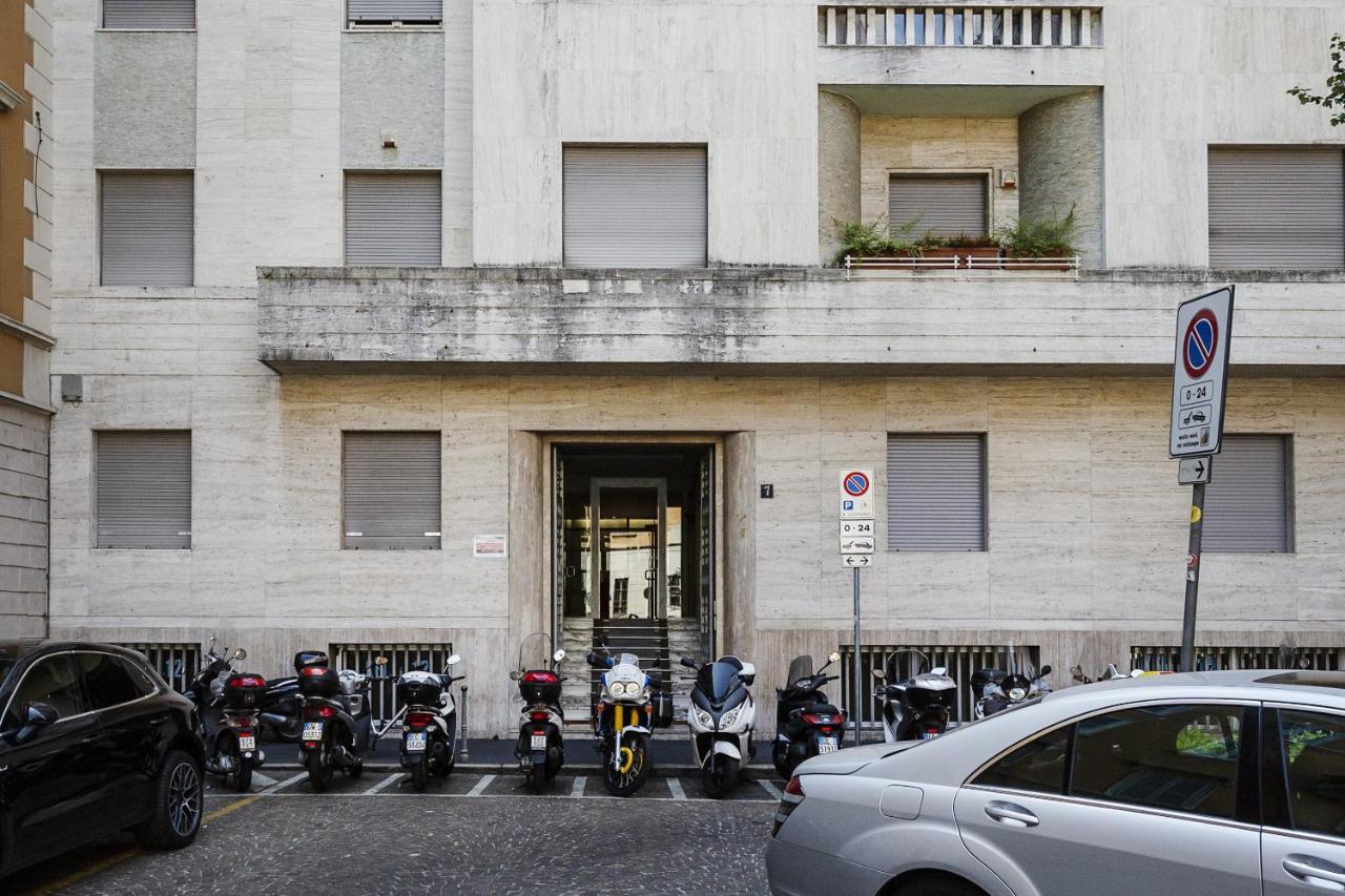 S. Maria Valle Central Roomy Flat Milán Exterior foto