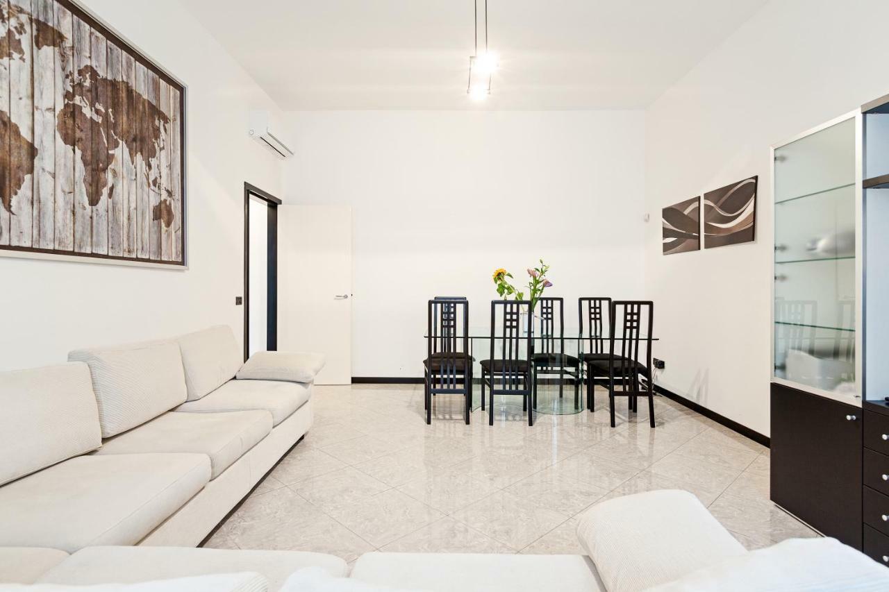 S. Maria Valle Central Roomy Flat Milán Exterior foto